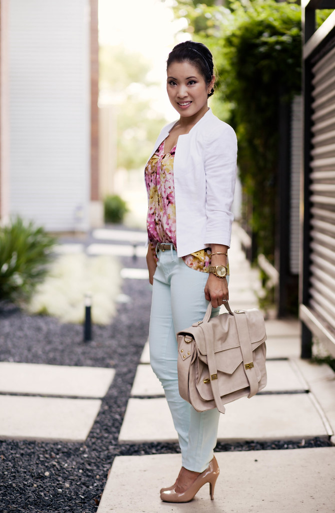 white linen blazer, abstract floral tank, mint jeans, nude pumps