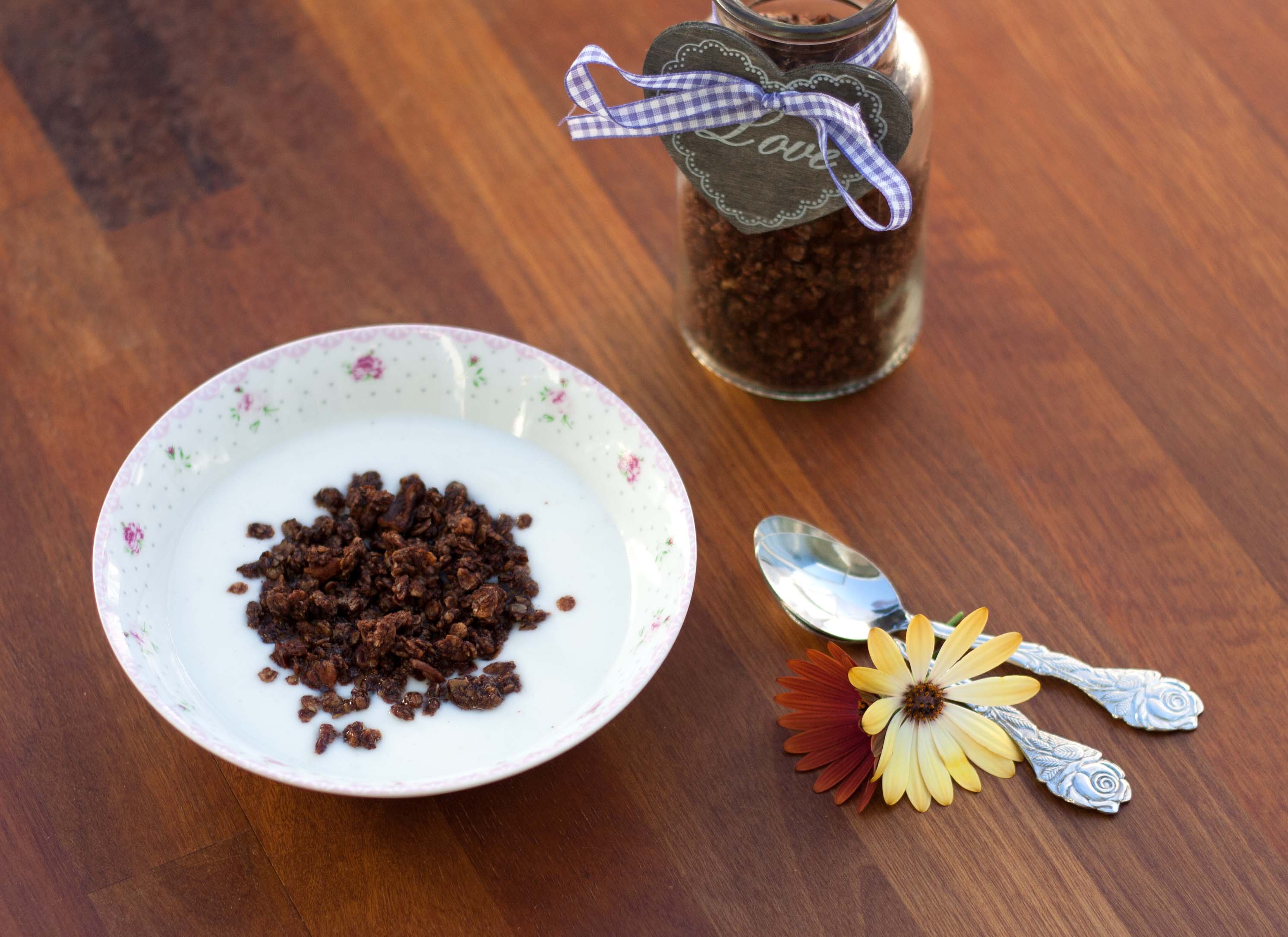 Opskrift på hjemmelavet Crunchy müsli med kakao // Chocolate Granola