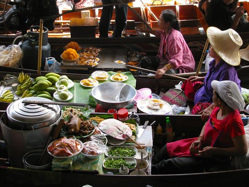 Mujeres en el Mercado Flotante de Damnoen Saduak