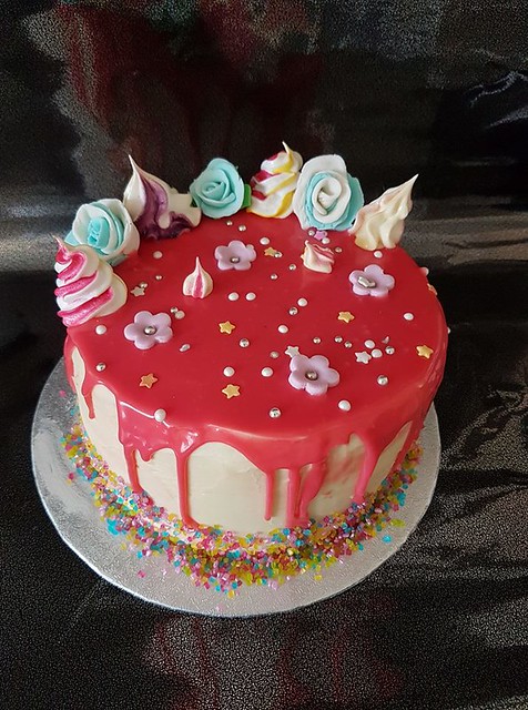 Drippy Cake by Patrycja Pisula‎