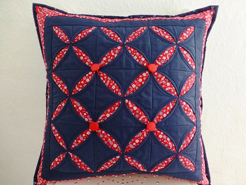 Cathedral Windows Cushion class sample