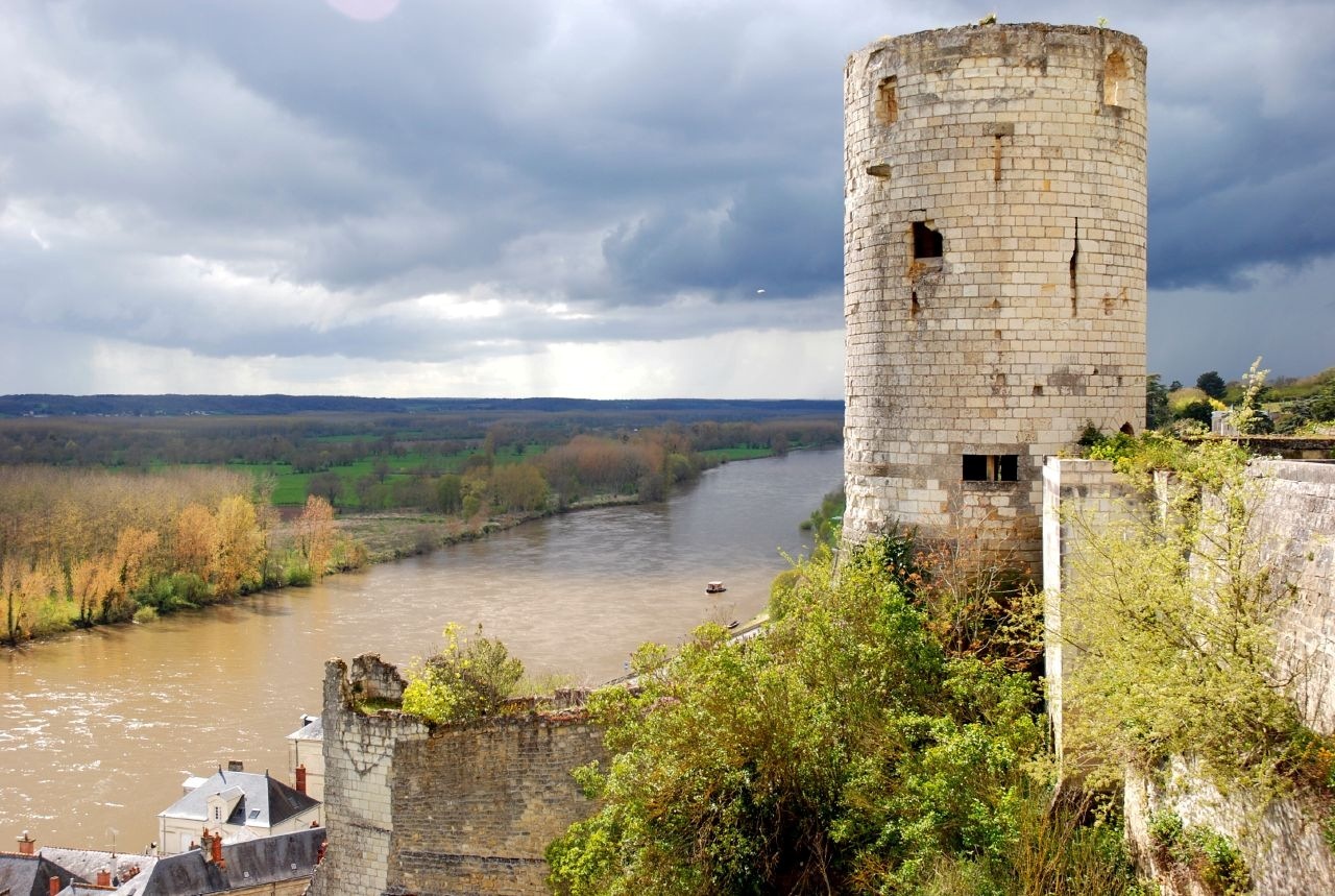 Fortaleza de Chinon, en el río Vienne. Autor, Photos-chinon.cite-creative