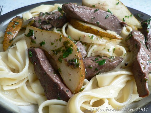 ©Tagliatelle with ragout from calf's liver and pears 002