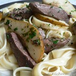 Tagliatelle with ragout from calf's liver and pears