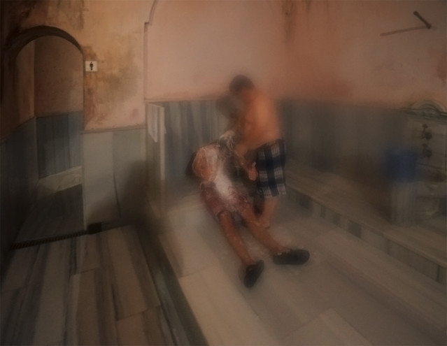 Lleno de espuma dentro del Hamman Çemberlitas y su baño turco