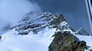 Der Erfrornen schlft in geschichteten Reihn am Jungfraujoch der eisige Mond die Schdel beglnzt 2638