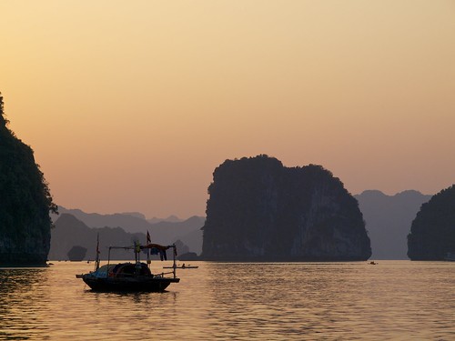 ocean sunset water boat vietnam halongbay sampan zd limestonecliffs 1260mm