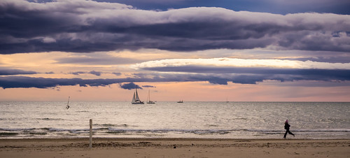 sea france beach colors clouds boat sand child run fr languedocroussillon lagrandemotte