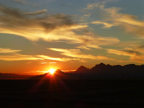 sunset arizona sun foothills mountains pretty sunrays southwesternunitedstates desertsouthwest buckeyeaz