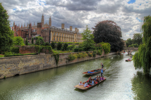greatbritain cambridge england water tourists punting hdr touristattraction punt rivercam clarecollege kingscollegechapel photomatix tonemapped tonemapping handheldhdr canoneos600d