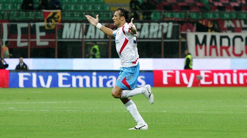 Ciro Capuano esulta dopo il gran gol al Milan nel settembre 2010