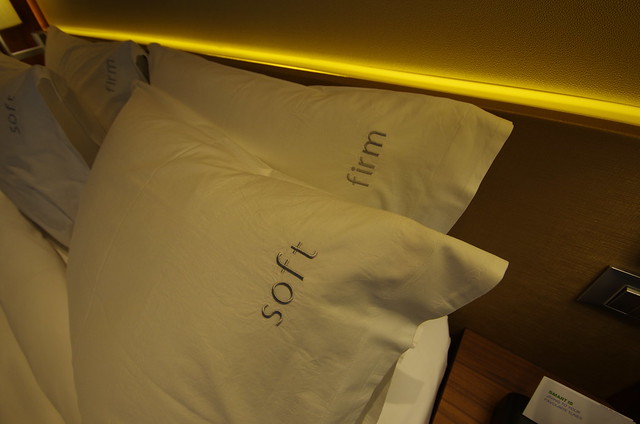 pillows - holiday inn express singapore clarke quay