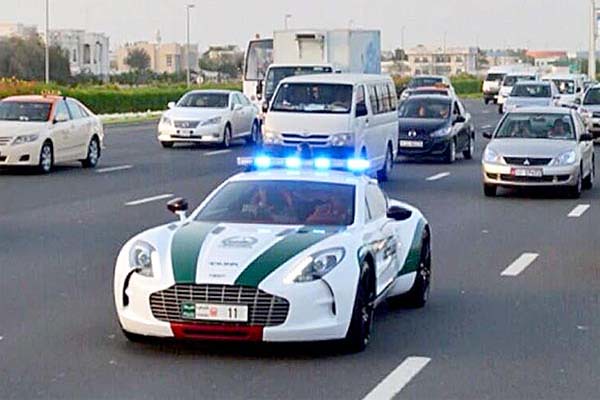 Policia de Dubai recibe flota de "superpatrullas"
