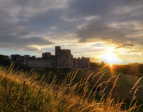 sunset england castle lumix panasonic alnwick northumberland sunbeam eveninglight alnwickcastle tz30