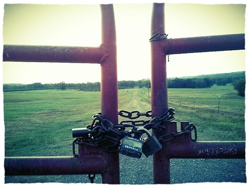 beautiful field grass gates country elpaso locks flickrandroidapp:filter=chameleon