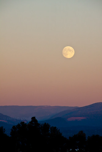 pink blue sunset red sky moon white canada mountains nature landscape rising bc okanagan scenic hills glowing kelowna setting