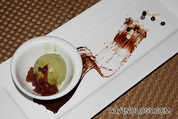 Green tea ice cream with red bean paste and chocolate 