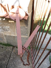Door mechanism - Photo of Saint-Allouestre