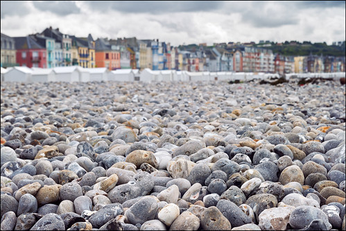 houses france beach architecture clouds landscape outdoors coast cabin europe boulevard pebbles pebble hut coastline colourful northern villas gi picardie abbeville ault somme picardy merslesbains 1750mm