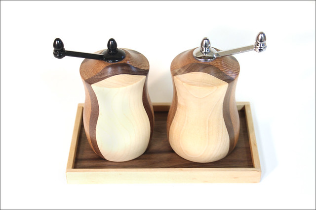 Salt and Pepper Grinders with Tray (1)