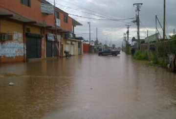 Bachaquero y La Cañada inundados tras fuerte aguacero