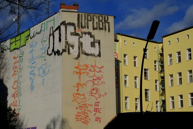 streetart | just . 1up cbk . life üf | berlin