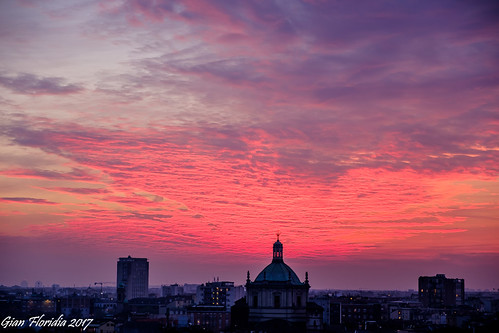 lombardia milan sanlorenzo cielo cittadino clouds cupola dome dusk imbrunire nuvole panorama pink roofs rosa sky sunset tetti tramonto urban