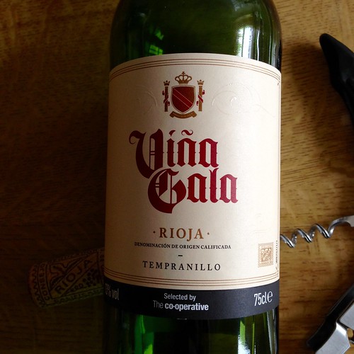 The Co-operative Vina Gala Rioja - no year? Hmm, weird 😏