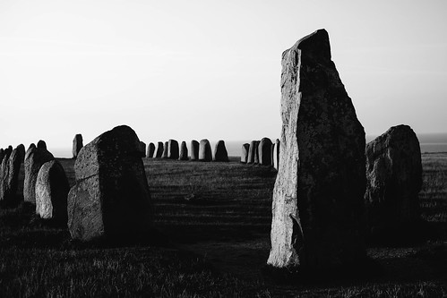 blackandwhite megalithic monument sunrise dawn skåne fotograf sweden stones sverige alesstenar fujineopan1600 kåseberga 2013 skånelän xpro1 vsco martinmartinsson fujinonf35