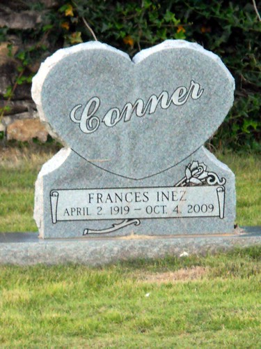 cemetery grave dead heart headstone carvedflower cumberlandviewcemetery traveyard