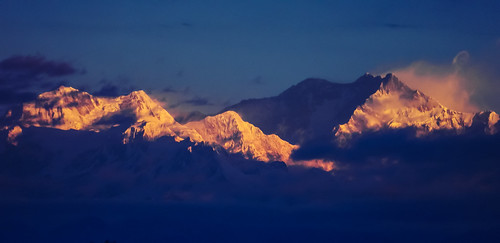 india mountain tourism nature sunrise nikon hill himalaya bengal darjeeling bangla westbengal snowpeak himalayanrange kanchanjangha sonarbangla kanchenjungarange mountkanchenjunga nikoncoolpixl120
