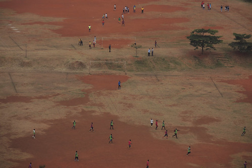 africa summer soccer central zomer afrika uganda kampala voetbal sportveld soccerfield voetballen voetbalveld playingsoccer oeganda 2013 p7700 nikonp7700 inklaar:see=all