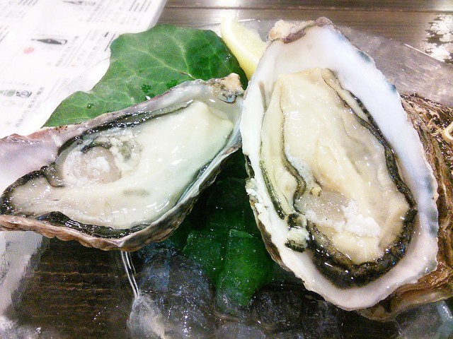 Raw oysters @Kakiya