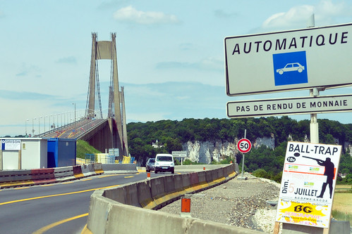 Urlaubslektüre Die Brücke von Ambreville Alain Leblanc Un pont entre deux rives Gérard Depardieu Normandie Foto Brigitte Stolle 2015