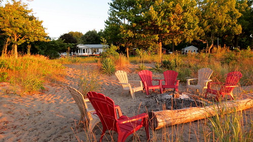 morning holiday ontario canada beach strand sunrise canon chair lakeerie chairs campfire morgen holidayhouse kampvuur zonsopkomst chathamkent canonpowershotsx40hs canonsx40