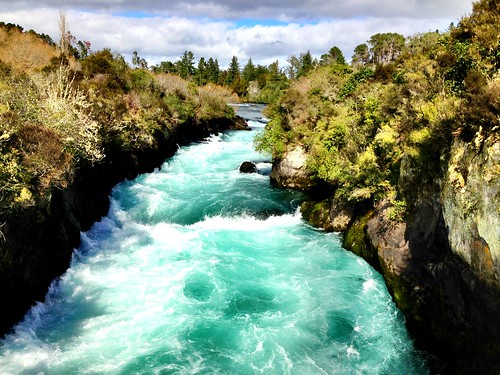 travel newzealand lake green water beautiful river landscape scenery scenic nz northisland environment taupo hukafalls