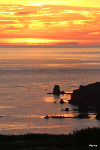 ocean sunset red sea sky cloud sun seascape color nature silhouette yellow iceland outdoor midnightsun arcticcircle húsavík sólarlag grímsey bakkahöfði