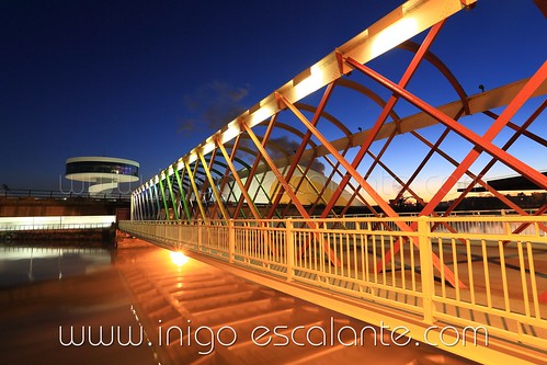 city bridge blue en españa orange colors niemeyer azul architecture sunrise puente lights luces arquitectura centro ciudad asturias colores amanecer aviles naranja
