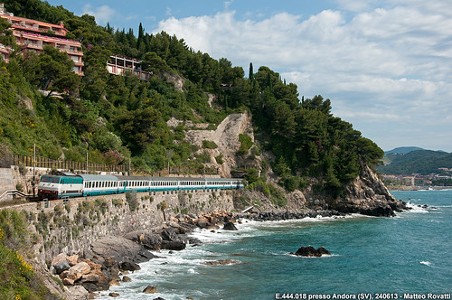 sea italy west coast ic italia mare liguria trains treno tartaruga intercity trenitalia e444r e444