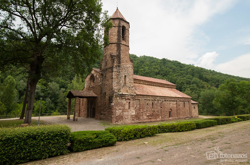 El Monasterio Románico de Sant Joan les Fonts