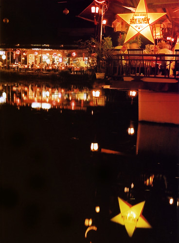 Hoi An cafe on the river at night