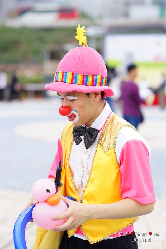 Clown with balloon