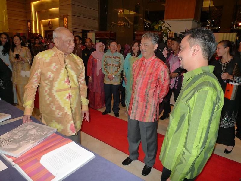 Kee Hua Chee Live!: PART 3; SULTAN OF PAHANG LAUNCHES ROYAL TEXTILE OF ...
