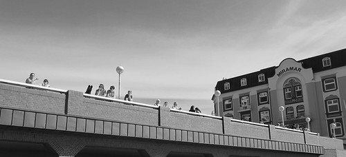 people hotel blackwhite streetphotography sylt westerland strandpromenade