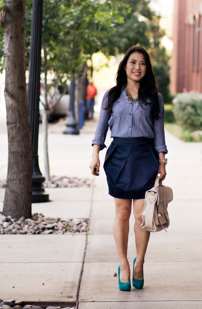 chambray shirt, navy tulip skirt, jewelmint clear emerald chandelier necklace, teal pumps, outfit #ootd | petite fashion