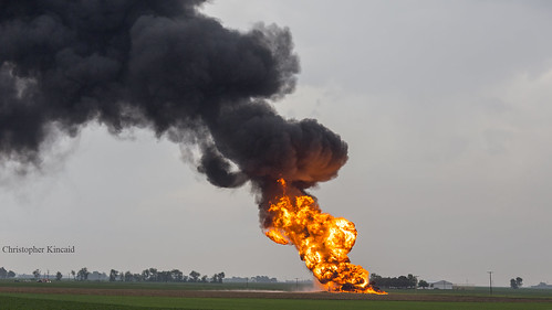 fire smoke explosion lightning fireball mtauburn oiltanks 6d