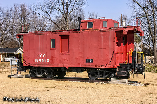 cn canadiannational cnfultonsub fultonsub ic icg illinoiscentral illinoiscentralgulf tennessee atoka caboose icg199620 cagy columbusandgreenville display park unit engine locomotive signal light rail railroad railway train track power horsepower scanlon canon eos digital freight transportation merchandise commerce business wow haul outdoor outdoors move mover moving southern rebel