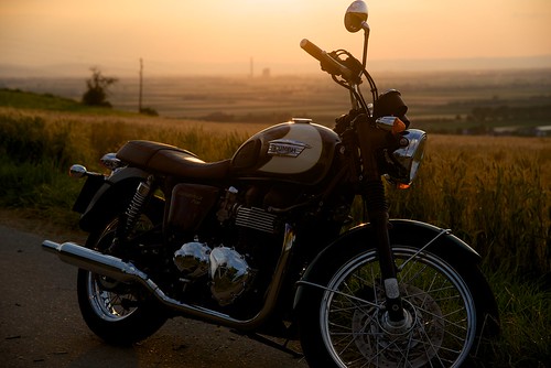 sunset triumph motorcycle bonneville