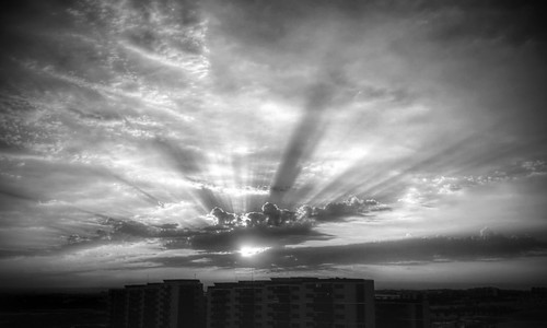 city blackandwhite bw cloud byn mobile contrast sunrise cloudy movil zaragoza amanecer contraste celular nublado lowres oscuro