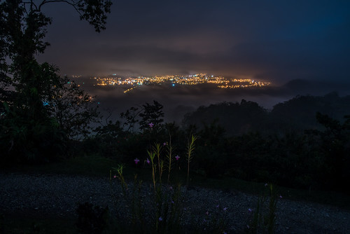 turrialba stadt nebel nacht na costa rica mittelamerika